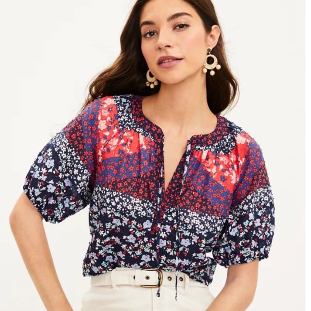 LOFT Ann Taylor Garden Tie Neck Puff
Sleeve Floral Clip Dot Top Small Petite NWT